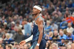 今天沒(méi)三節打卡！亞歷山大輕松砍下33分8板3助2斷 賽季第13次30+