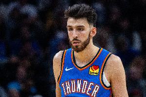 SGA：隨著(zhù)越來(lái)越適應賽場(chǎng)切特正逐漸步入正軌 我們知道他的實(shí)力