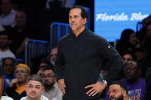 團隊籃球！熱火上半場(chǎng)9人輪換 上場(chǎng)球員全部都有得分入賬