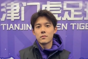 帶貨力拉滿(mǎn)！李嗣镕拍攝津門(mén)虎商城宣傳片，加盟至今仍未出場(chǎng)參賽