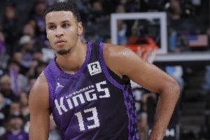 賽季首分！基根·穆雷替補上場(chǎng)單打命中翻身后仰跳投