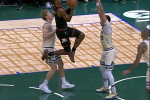 關(guān)鍵！馬克西上籃撞倒羅林斯被吹進(jìn)攻犯規 76人挑戰成功&變2+1