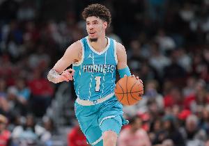 美記報道自己對球隊不滿(mǎn)愿意離隊！三球更推回應：??