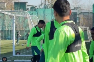 記者曬北京國安訓練視頻：2025賽季最后四場(chǎng)，努把勁兒！