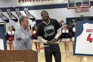 杰倫·格林高中球衣退役 太陽(yáng)主教練和多位新隊友到場(chǎng)支持