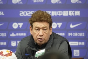 斯盧茨基：明天是本賽季最后一場(chǎng)比賽，努力發(fā)揮最好精神面貌