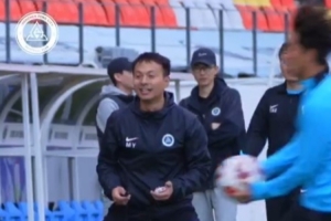 主場(chǎng)相見(jiàn)，聯(lián)賽收官?? 深圳新鵬城在肇慶新區體育中心完成官訓