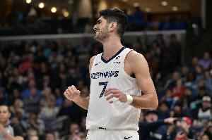 插翅難逃！基根·穆雷晃飛阿爾達馬出手三分被后者追回換手蓋掉