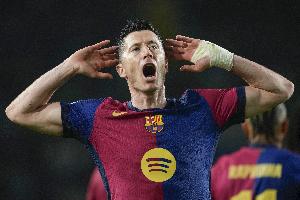 萊萬(wàn)傳記作者：巴薩要求萊萬(wàn)停止進(jìn)球時(shí)，拉波爾塔主席并不在場(chǎng)