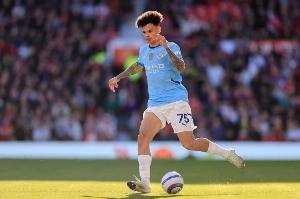 曼城小將奧賴(lài)利：我身高193還可能再長(cháng)高，16歲時(shí)遭生長(cháng)痛困擾