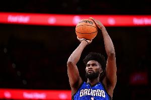 一球不丟！艾薩克半場(chǎng)出戰6分鐘 4中4&三分1中1拿9分3板1帽