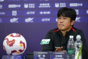 成都蓉城賽前：明天會(huì )拿出百分百的斗志全力拼搏，爭取拿下三分！