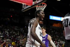 ?？怂梗杭游鱽?8分鐘就正負值+25 他整場(chǎng)比賽的防守都極具壓迫性