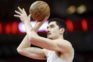 新技能？埃迪弧頂接球命中追身三分球