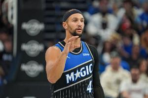 打快船吃頓餃子！魔術(shù)三分34中18&命中率52.9% 本季此前僅33.3%