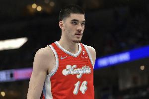 籃下四個(gè)人只看不防？埃迪肆虐國王內線(xiàn)連續暴扣得分