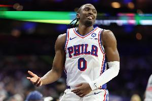 抗造！馬克西目前場(chǎng)均出戰40.6分鐘大幅領(lǐng)跑 場(chǎng)均得分33.4分第二