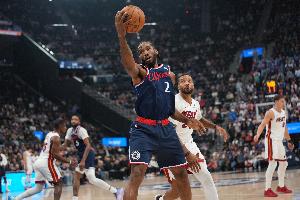 隊記：萊昂納德尚未進(jìn)行對抗性訓練 今天有限制性地參加了訓練