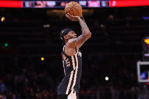 高難度！亞歷山大·沃克滯空上籃得手 老鷹完成9-2攻擊波反超馬刺