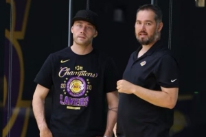 巴斯兄弟：我們多希望能夠問(wèn)問(wèn)我們的父親 他會(huì )對這一切作何感想