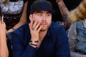 Shams：?jiǎn)桃梁徒芪餍值茉磳σ?00億將湖人出售給馬克·沃爾特