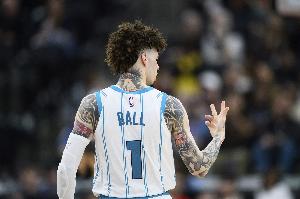 愿意離隊！三球本賽季場(chǎng)均21.6分6.9板9.6助 命中率創(chuàng  )生涯新低