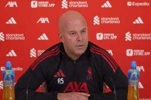 爭冠？斯洛特：我說(shuō)了很多次目前不考慮這個(gè)，和上賽季領(lǐng)跑時(shí)一樣