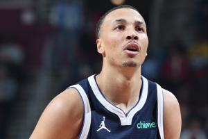 解說(shuō)談?？怂_姆報銷(xiāo)：獨行俠本賽季目標已明確是重建 要拿高順位