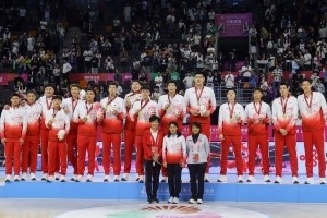 填空題！杜鋒曬廣東籃球各級別隊伍全運會(huì )奪金合影：廣東___??！