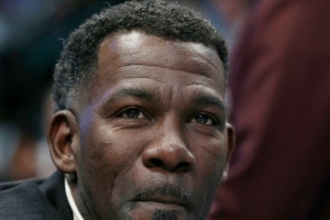 俠媒：新管理層認為交易濃眉克萊等老將 圍繞弗拉格建隊才能前進(jìn)