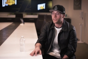 美記：杰西·巴斯過(guò)去幾年一直在應對一種疾病 正在接受免疫治療