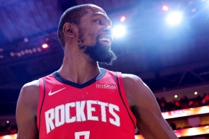 楊毅：真想問(wèn)KD是否意識到自己軟肋 不是說(shuō)詹姆斯抱團贏(yíng)你就也行