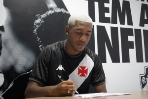 法爾克：拜仁球探關(guān)注南美市場(chǎng)，考察19歲邊鋒拉揚、19歲邊衛索薩