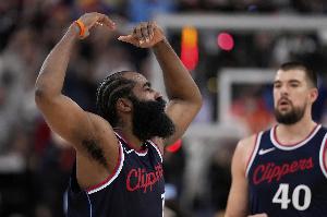 船記：快船的比賽真是讓人看得難受 隊里每個(gè)人都顯得郁郁寡歡