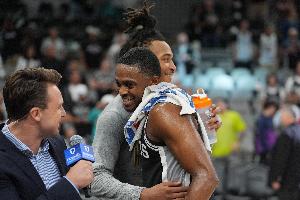 ?？怂梗何覀儸F在用的是全新陣容 需要快速磨合到位