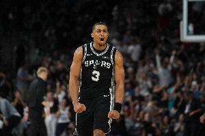 攻防碾壓！馬刺次節46-26凈勝老鷹20分 半場(chǎng)打完領(lǐng)先14分