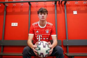 意媒：拜仁二隊18歲中場(chǎng)哈維爾·費爾南德斯被推薦給拉齊奧