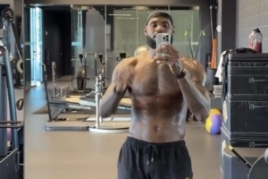 恢復健康！隊記：詹姆斯在完成賽季首秀后身體感覺(jué)非常好