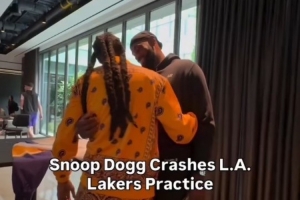 Snoop Dogg今日造訪(fǎng)湖人訓練館 擁抱詹姆斯&采訪(fǎng)東契奇