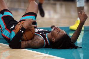 多項數據新低&年薪4000萬(wàn)??名記：灰熊將探索交易莫蘭特的可能