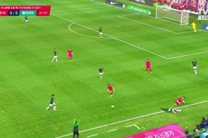 李剛仁故意撞翻對手染黃！韓國網(wǎng)友：馬寧的執法水平太垃圾了