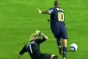 身體與技術(shù)完美結合！來(lái)看當年阿德里亞諾如何讓整個(gè)歐洲顫抖??