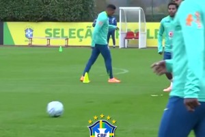 安切洛蒂正在密切監督巴西隊的控球訓練，一堆皇馬老熟人~