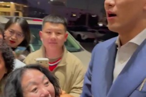 郭艾倫的女粉絲基礎還是很龐大??！就是怎么看起來(lái)都是中老年??