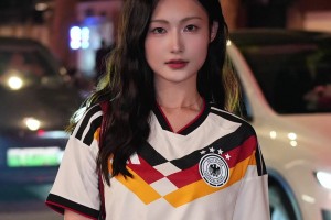 云姨穿上德國最新戰袍，成為街上的焦點(diǎn)??