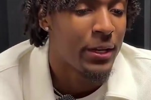 周鵬直播談易建聯(lián)：聯(lián)哥很好，身材管理比當運動(dòng)員時(shí)還要健康！