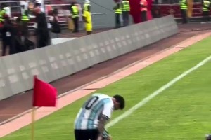 臥槽！主罰角球險些閃了梅西的老腰??