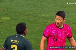 馬寧：在我的場(chǎng)子別鬧事！黃喜燦和對手發(fā)生摩擦，馬寧吹哨制止