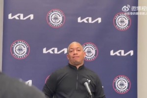 明年狀元熱門(mén)！卡梅隆-布澤爾展現天賦，來(lái)了一個(gè)搶斷后暴扣！