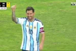 沒(méi)能壓??！德保羅送精準傳中球，梅西后點(diǎn)不停球凌空射門(mén)打飛了！